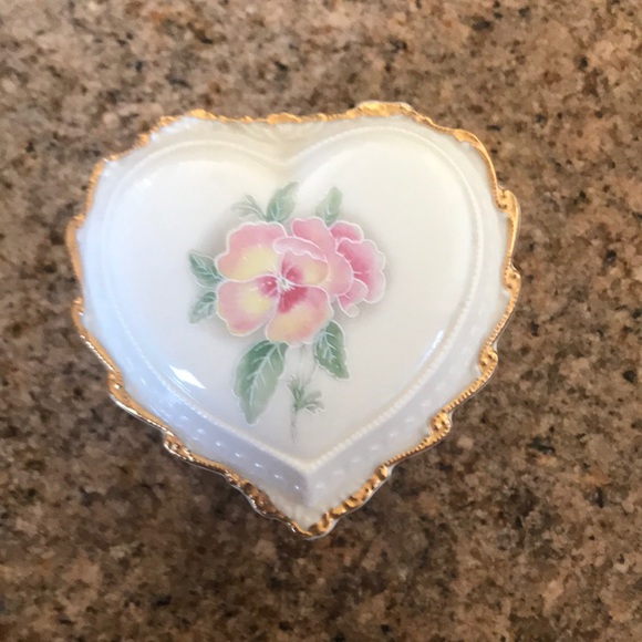 Heritage House, Inc Porcelain Trinket Music Collector edition - Picture 2 of 6